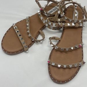 Strappy sandals with studs